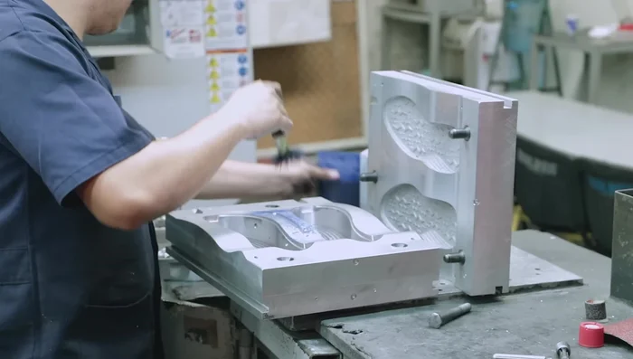 Sole Injection Molding: Injecting material into the mold, pressurizing, and curing to create the finished sole.