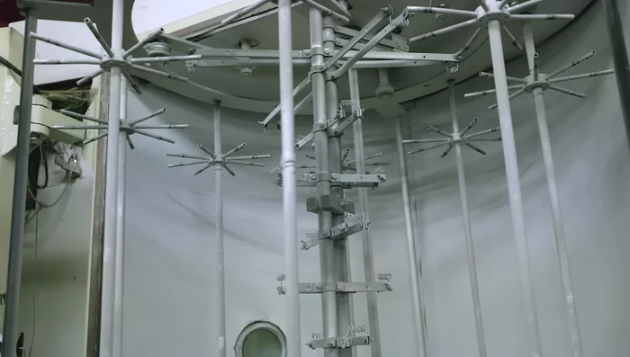 Sole Injection Molding: Injecting material into the mold, pressurizing, and curing to create the finished sole.