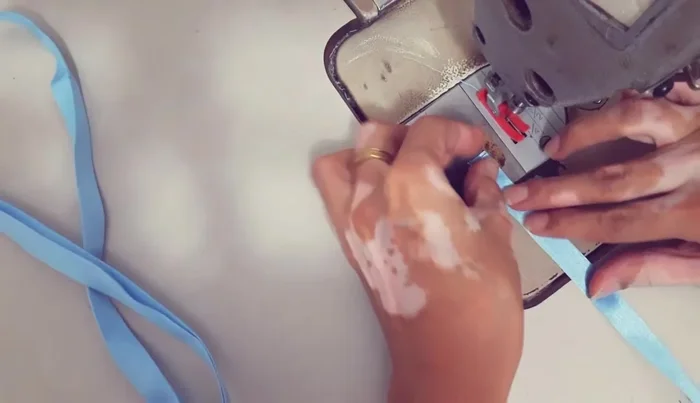 Fold the ends of the straps twice (1/2 inch) and top stitch.