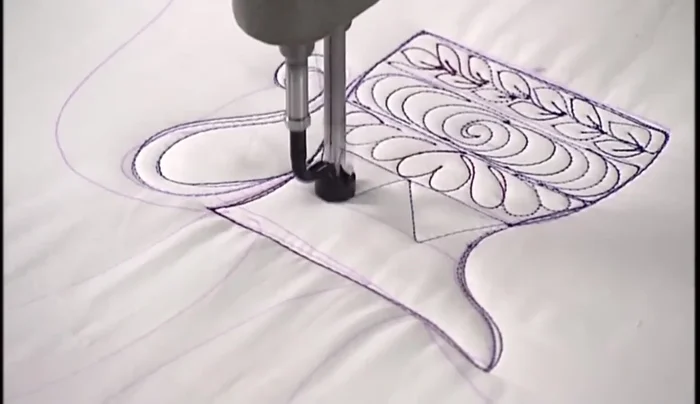 Create feather variations: Use different techniques for variation, such as zigzag lines, loops and double lines.