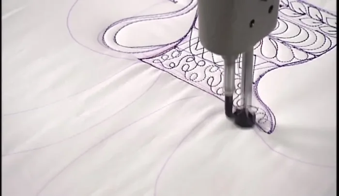 Create feather variations: Use different techniques for variation, such as zigzag lines, loops and double lines.