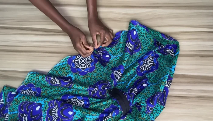 Hem the skirt: Fold the hem of the skirt twice, pin, and stitch to finish.