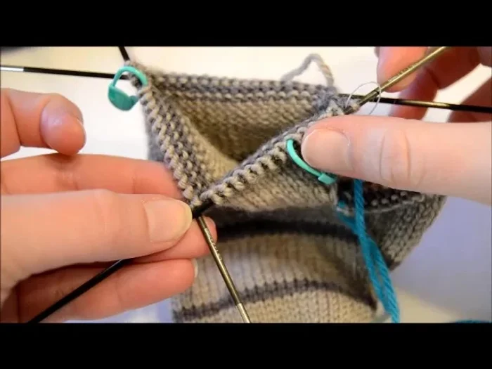 Knit the remaining stitches: Knit the last 20 stitches for the mitt body.