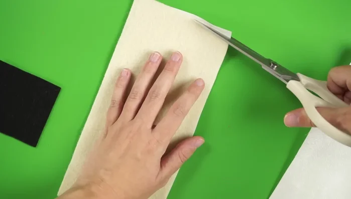 Stitch applique: Stitch the applique pieces down using your sewing machine.