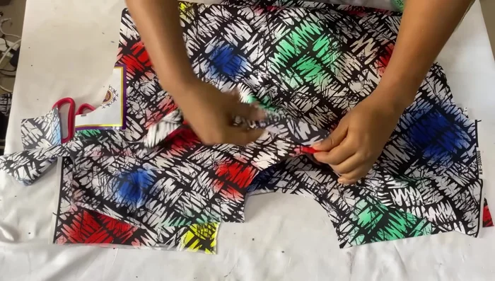 Sew the side seams of the crop top (1 inch seam allowance). Finish the bottom hem.