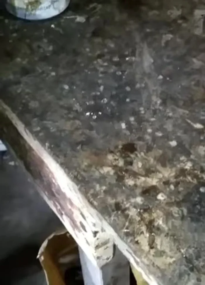 Finish the edges of the leather.