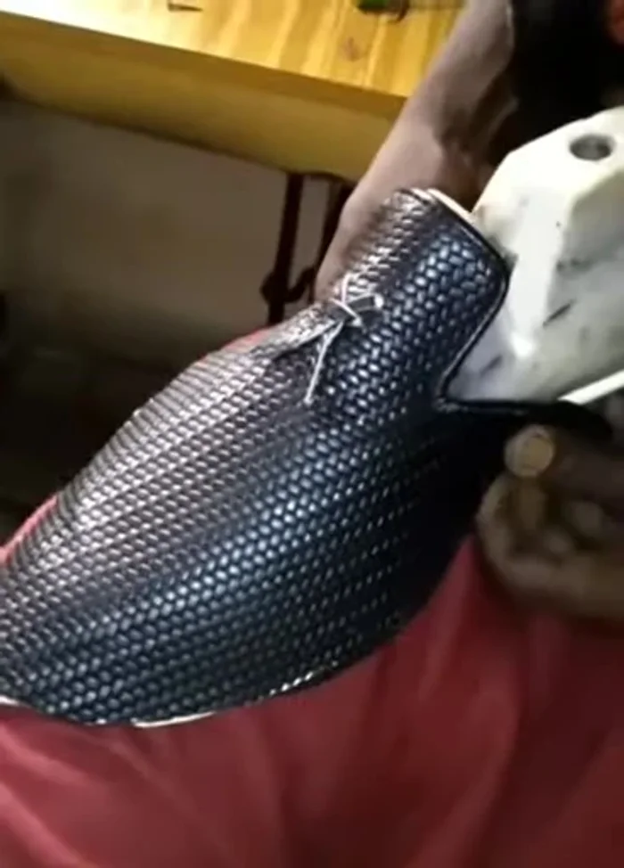 Finish the edges of the leather.