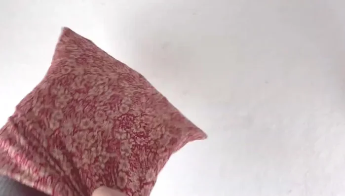 Insert lining: Turn the lining inside the bag. Match up the seams neatly and press.