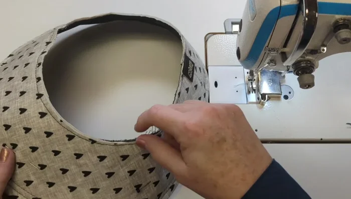 Close inside brim edge; add label.