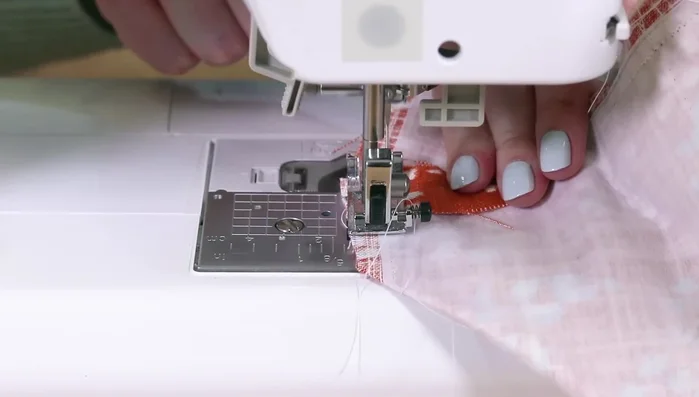 Form gussets: Open corners, match up seams. Sew across. Repeat for other corner and lining corners.