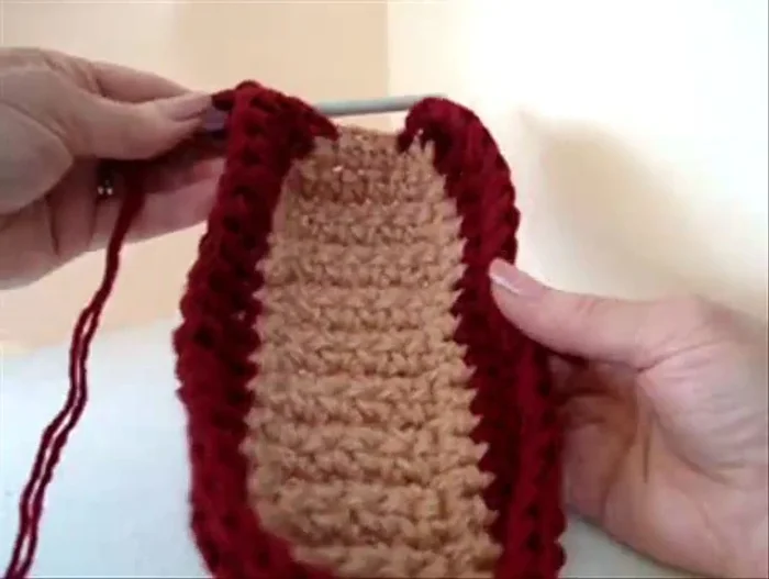 For the last row, skip a stitch at the beginning and end, slip stitch to join, and fasten off.