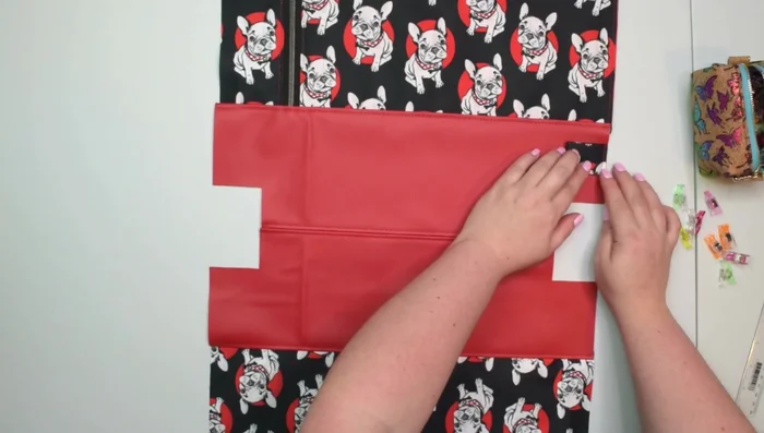 Attach loops: Mark notches 2cm from seam, place loops below notches, clip, baste.