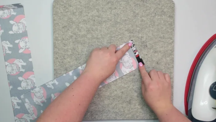 Prepare casings: Fold 1cm twice on short sides of casing pieces, sew 2mm from inner edge.