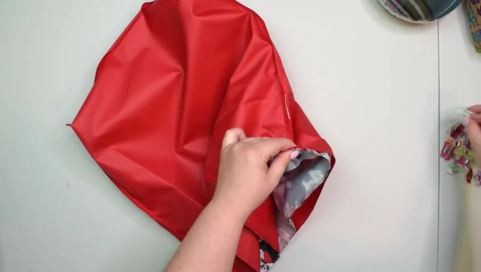 Attach lining to backpack: Place backpack inside lining, right sides together, clip, sew 1cm seam allowance, turn right side out, press, topstitch (avoid zipper).