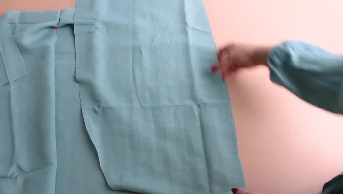 Stitch and overlock the sides