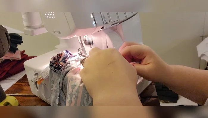 Hem the bottom edge of the top using a cover stitch or a shortened zigzag stitch. (Half-inch seam allowance is used here, despite the pattern calling for a full inch.)