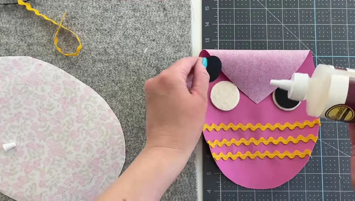 Attach eyes: Add eyes to the owl's face (using fabric glue or sewing).
