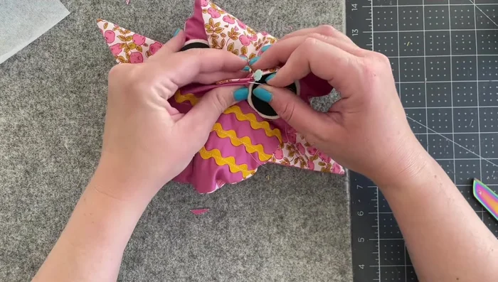 Sew beak and bottom: Hand-sew the beak to secure it. Use a slip stitch to close the bottom opening.