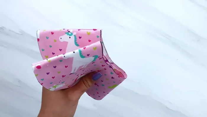 Attach the brim to the crown by matching the slits and sewing all around.