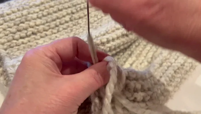 Weave in loose ends.