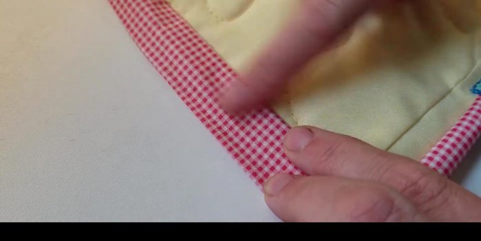 Continue moving your Wonder Clips and repeating the stitch around the quilt.