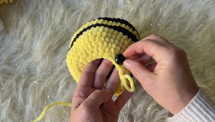 Decrease Rounds 30-31: Continue decreasing until the hole is small enough to close. Close the hole with a darning needle.