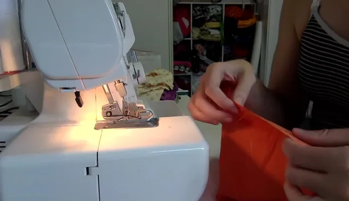 Overlock lining seams: Overlock the side seams of the lining.