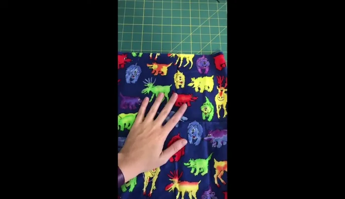 Attach handles to main fabric: Baste the handles onto the main fabric (9cm from the top).