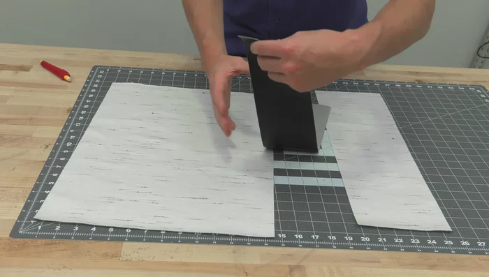 Sew the accent strip to the larger upholstery panel with outside surfaces facing each other. Use pins to prevent shifting. Backtack at the beginning and end. Seam allowance is about half an inch, stitch length is about 4 millimeters.