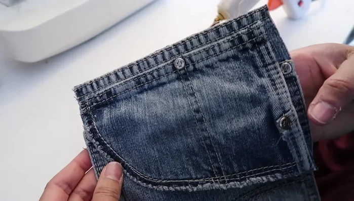 Sew the pockets onto the waistband.