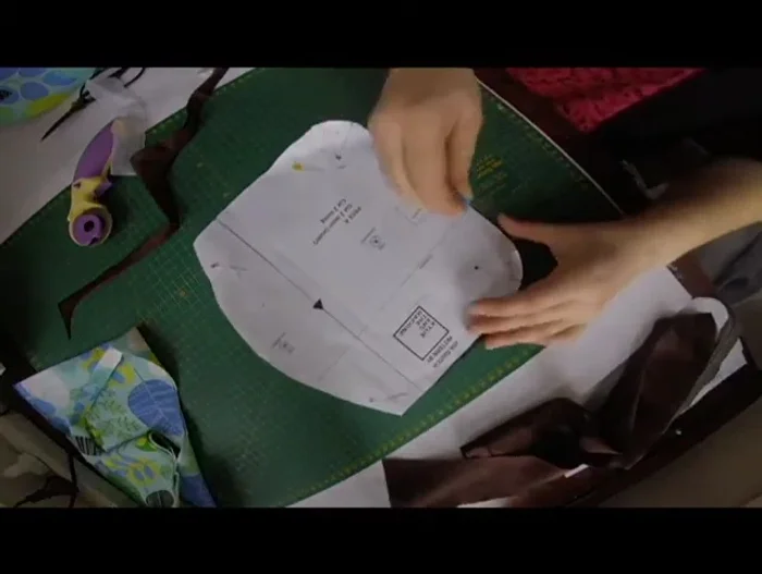 Mark dart points on the lining fabric.