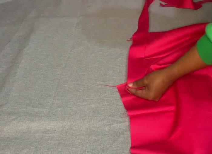 Attach the waist belt (iron if necessary). Sew the zipper and hem the bottom of the skirt.