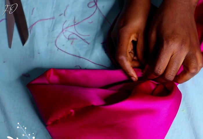 Cover headband edges (optional): Cover the edges of the headband with velvet ribbon for a professional finish.