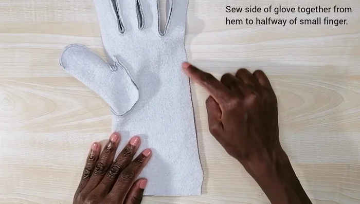Sew side seams. Sew the side seams of the glove, starting from the hem and going up to the middle of the small finger. 