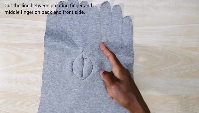 Sew finger gussets. Cut lines between fingers on both front and back of the glove. Select gussets according to finger side (right or left) and sew right sides together. Attach gussets to glove, starting from the back of the glove and using holding stitches for accurate placement.