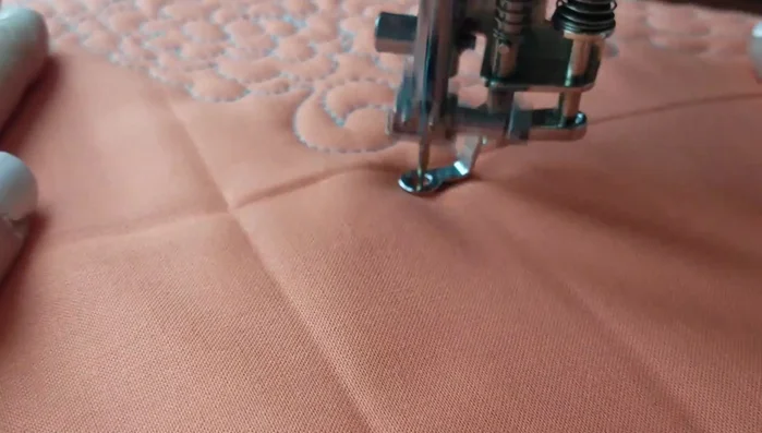 Echo back using larger arcs than the petals.