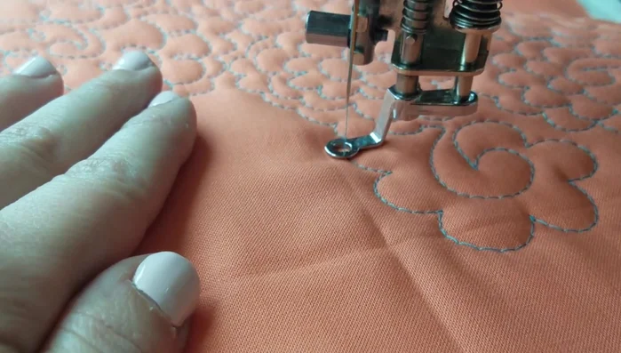 Echo back using larger arcs than the petals.