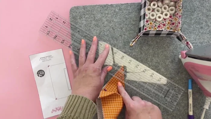 Repeat step 8 for all four corners. Press the bottom of the tray to enhance its shape.