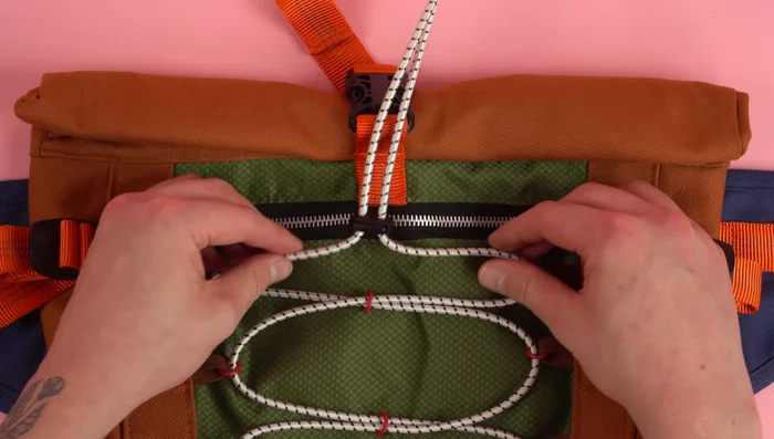 Attach a cord stopper and hooks to the ends of the elastic cord.