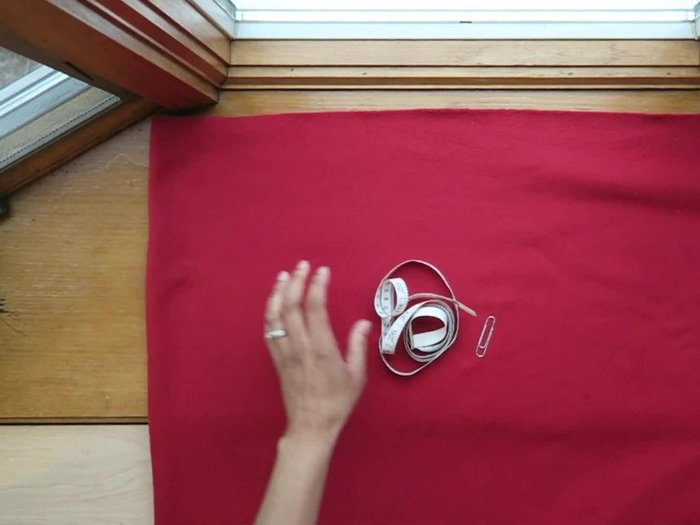 On three sides of each fabric square, make 1-inch cuts along the edge, stopping at the 2-inch corner cuts.