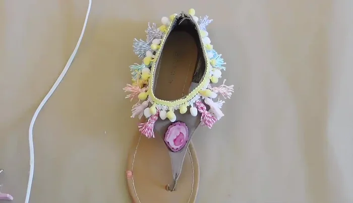 Add copper beads and other embellishments as desired.