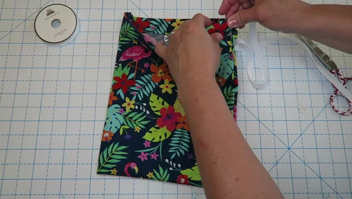 Tie the ends of the drawstring in a knot.