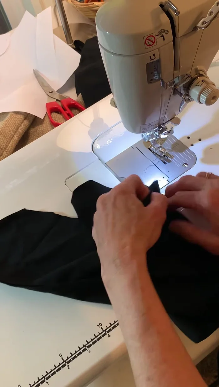 Secure the elastic: Sew the ends of the elastic together, overlapping them slightly, and backstitch to secure. 