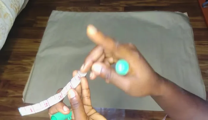 Mark half an inch on either side of the apex line. Connect these points to the lower point in a slightly curved line, creating the basic skirt shape.