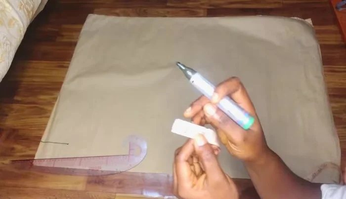 Mark half an inch on either side of the apex line. Connect these points to the lower point in a slightly curved line, creating the basic skirt shape.