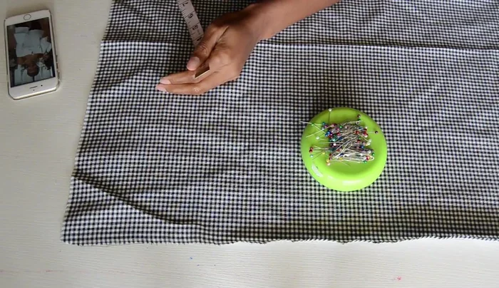 Cut out two circle pieces for the sleeve trumpet (12 inches long for the larger piece, 7.5 inches long for the smaller piece). Sew the two layers together, hem the edges.