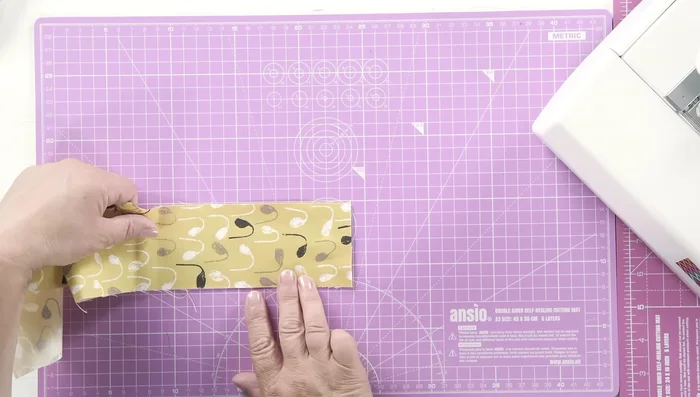 Cut a piece of lining fabric (same length as the main fabric strip, 7cm wide).