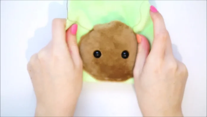 Secure the top of the pit using a sewing machine (or hand sewing/fabric glue).