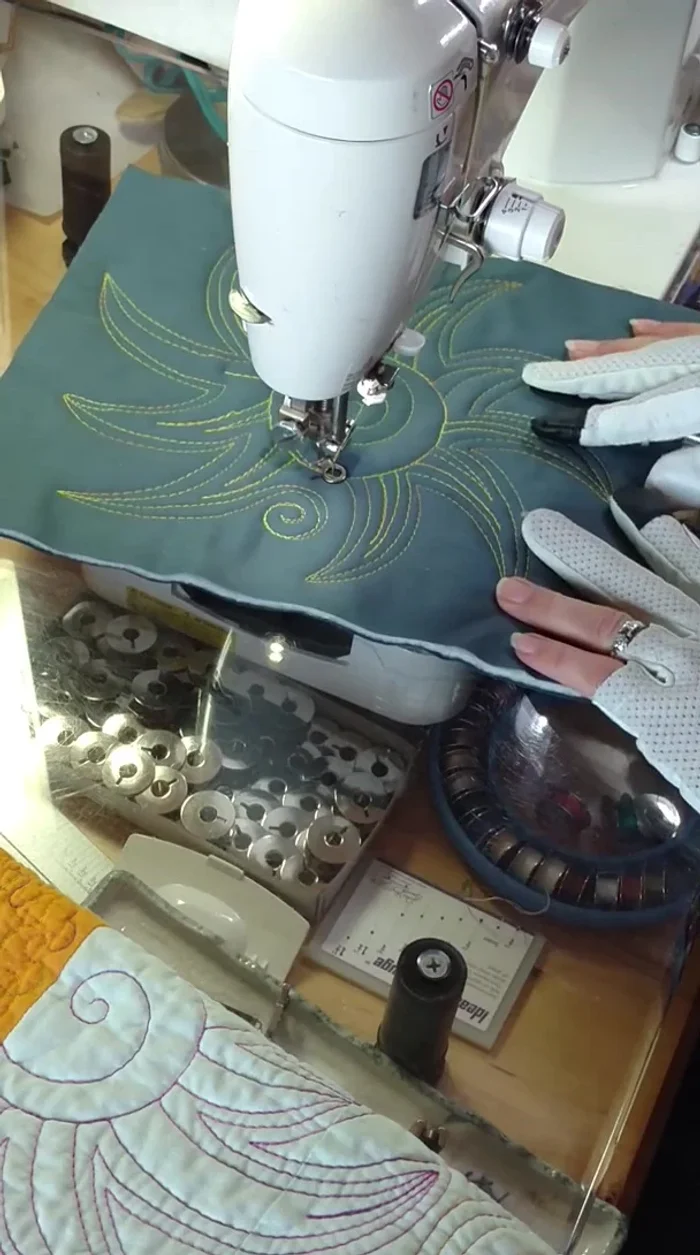 Finish by stitching a thicker line around the circle, bury the threads, and clip off the excess.