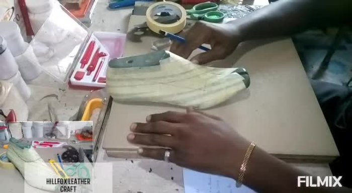 Draw the lateral quarter line, vamp line, and all the key points (heel point, etc.).